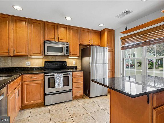 2nd image of 2914 Yarling Ct