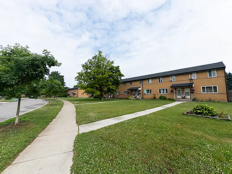 1 Court Ln — Photo 4