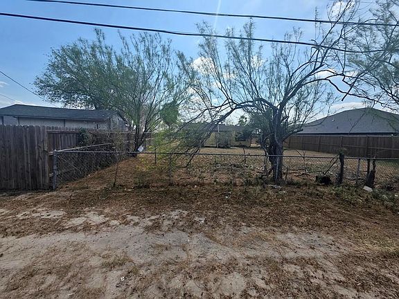 5th image of 319 E Ricky Crossland Ave