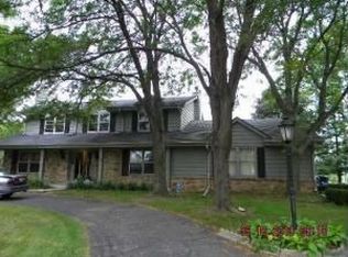 1385 Lexington Ct, Brookfield, WI 53005