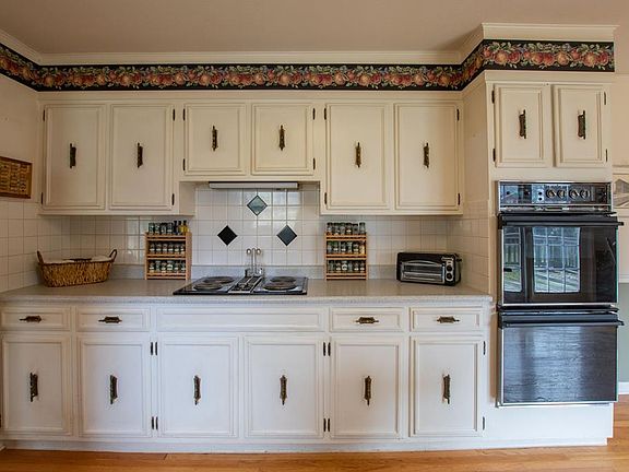 5th image of 18348 Westwood Dr