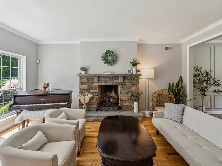 39 Hollow Ln — Photo 15