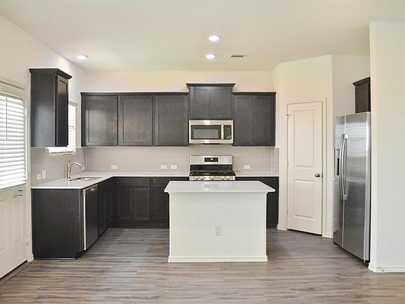 5th image of 136 Canley Loop