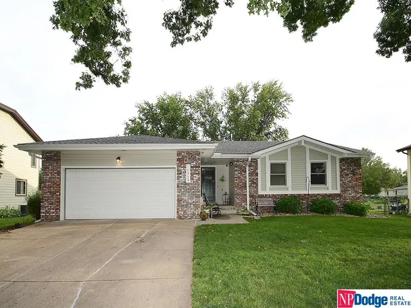 14956 Charles Plz, Omaha, NE 68154