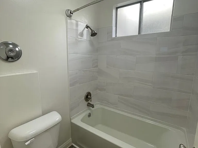 943 N Louise St — Photo 5