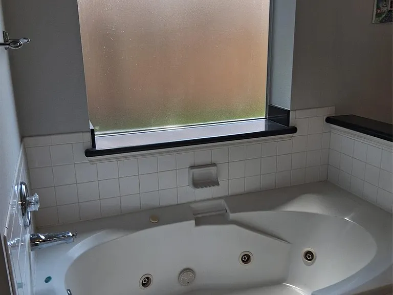 7915 Wolfield Ln — Photo 3