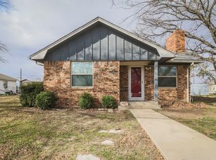 902 S Perrin St, Decatur, TX 76234