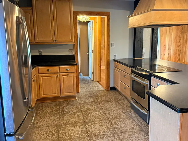 332 Harvard Blvd — Photo 2