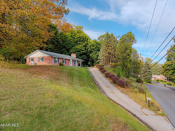 4th image of 680 Barclay Dr