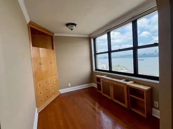 7004 Blvd East image 9 of 43