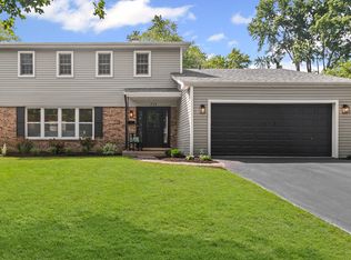 715 S Dymond Rd, Libertyville, IL 60048