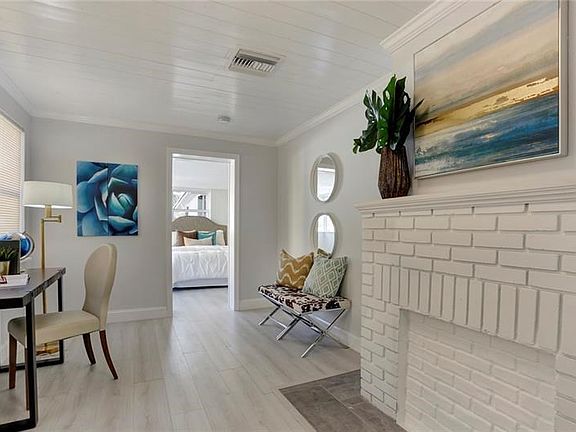 3rd image of 3614 S Himes Ave