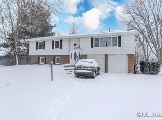 1640 Karen Ct, Saint Joseph, MI 49085