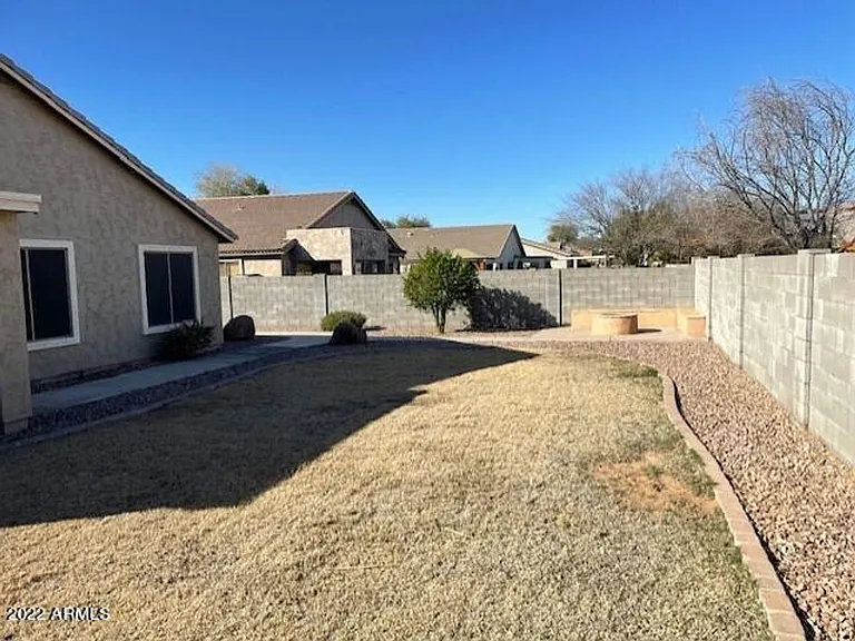 2132 W Carter Rd — Photo 17