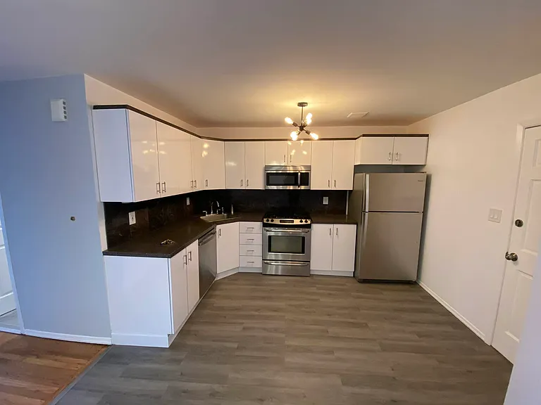 25-17 33rd St #3 — Photo 2