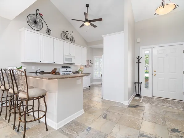 15949 S Waterfront Cir, Plainfield, IL 60544