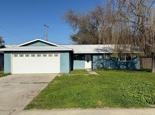 852 Azalea Ln, Lemoore, CA 93245