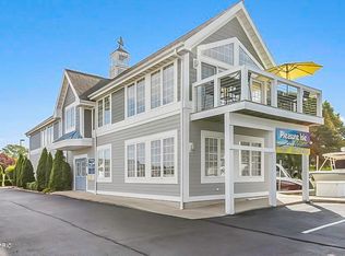 20 Landings Rd #B, New Buffalo, MI 49117