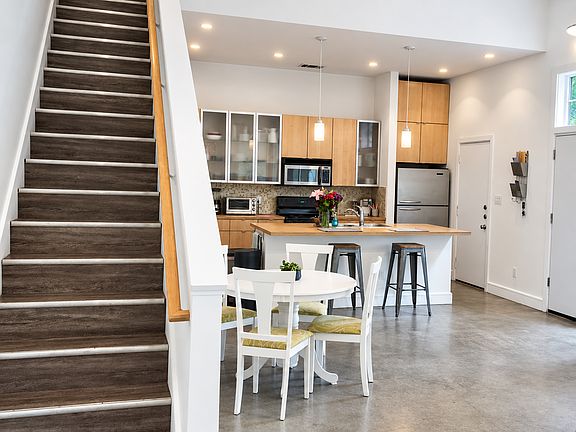 3rd image of 616 W 35th St