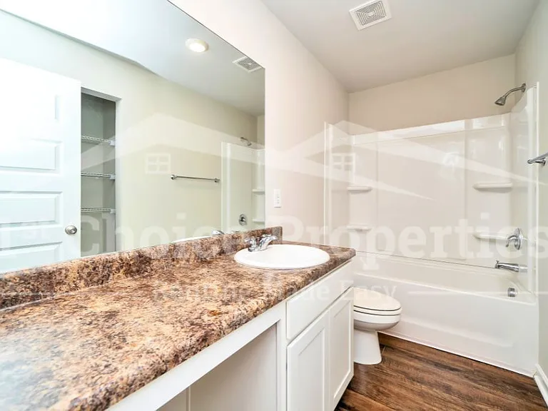 211 Driftwood Ln #4 — Photo 12
