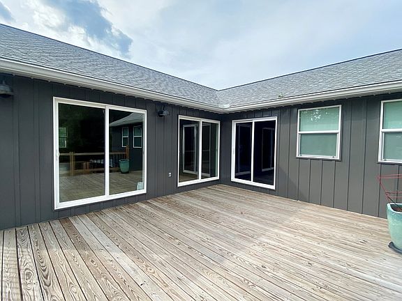 5th image of 164 Hoffman Ln