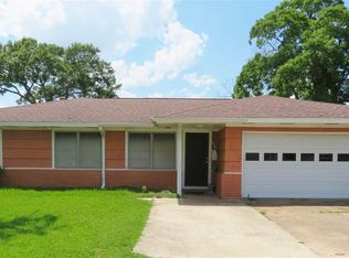 6321 Dave St, Groves, TX 77619