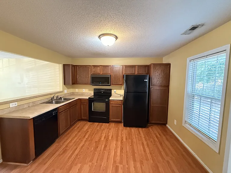 131 Cornerstone Pl — Photo 3