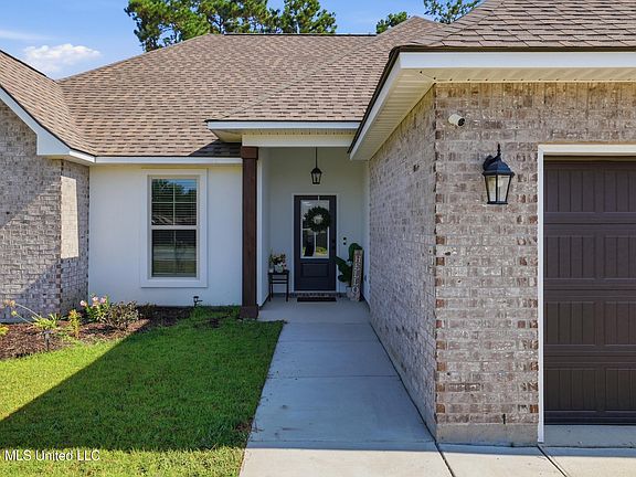 2nd image of 880 Leeward Dr