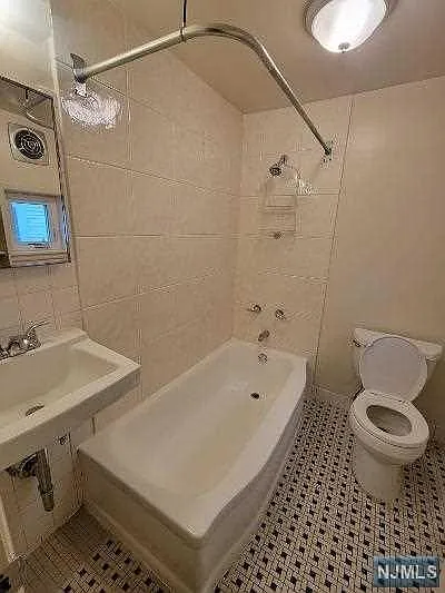 90 Ackerson St #2 — Photo 11
