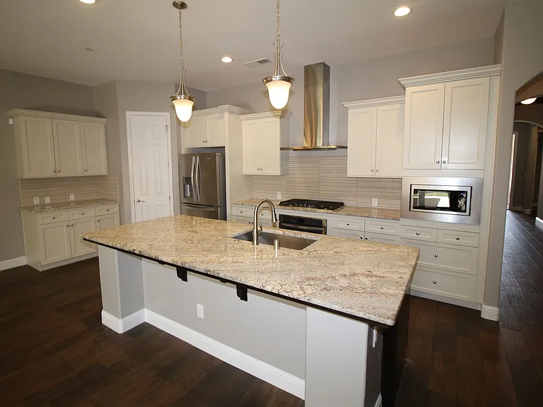 1829 E Bella Rosa Ave — Photo 8