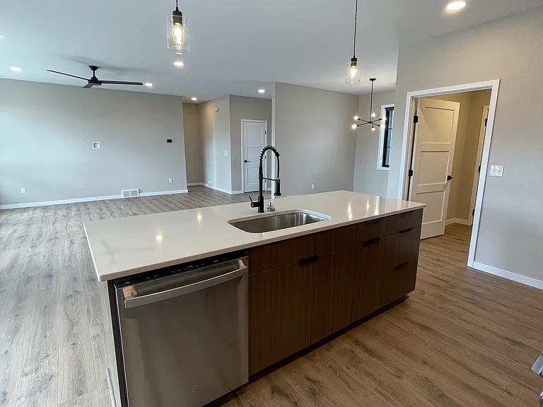 328 E Blue Bell Dr — Photo 7