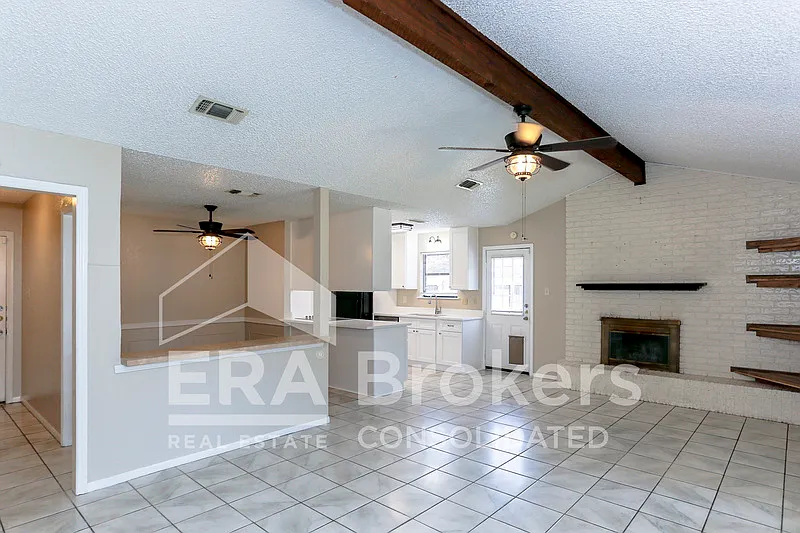 3 bed, 2.0 bath, 1444 sqft, $1,444 — Photo 3