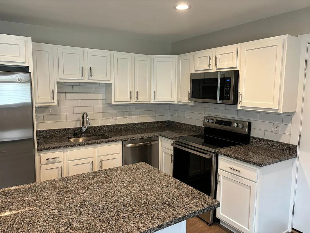 2 bed, 3.0 bath, 1000 sqft, $1,650 — Photo 2