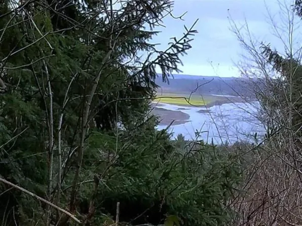 110 Mariners Cv, Smith River, CA 95567