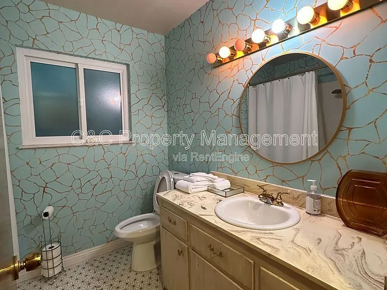 425 Edgerton Dr — Photo 12