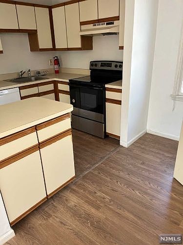 2nd image of 660-666 Irvington Ave #19