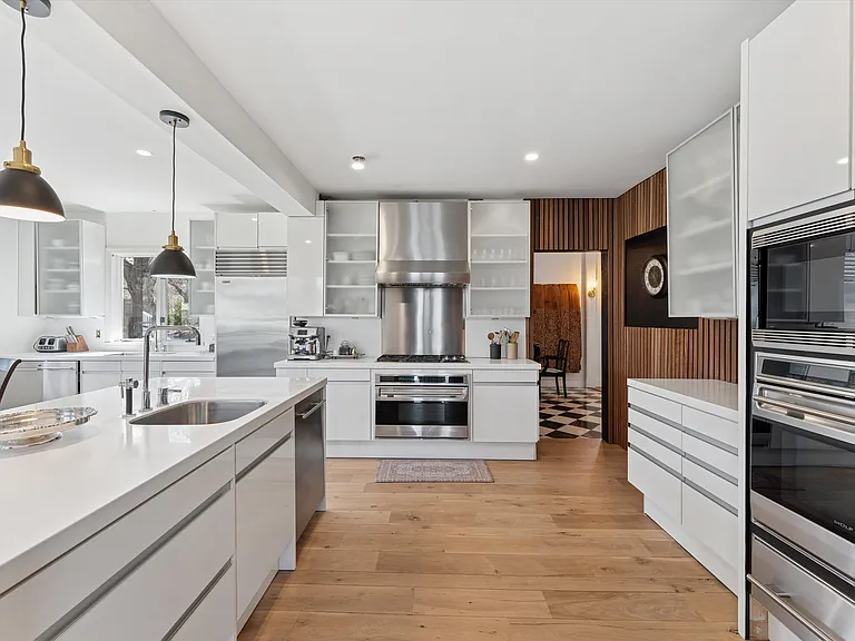 649 Hill St — Photo 8