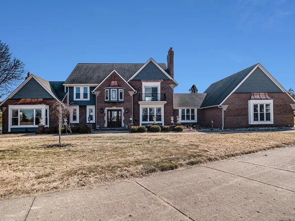 9150 Circle Lake Dr, Grand Blanc, MI 48439