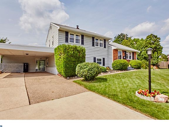 3rd image of 213 Lauren Dr