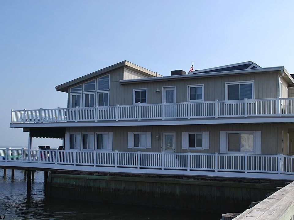 1st image of 46 Bay Ave #B