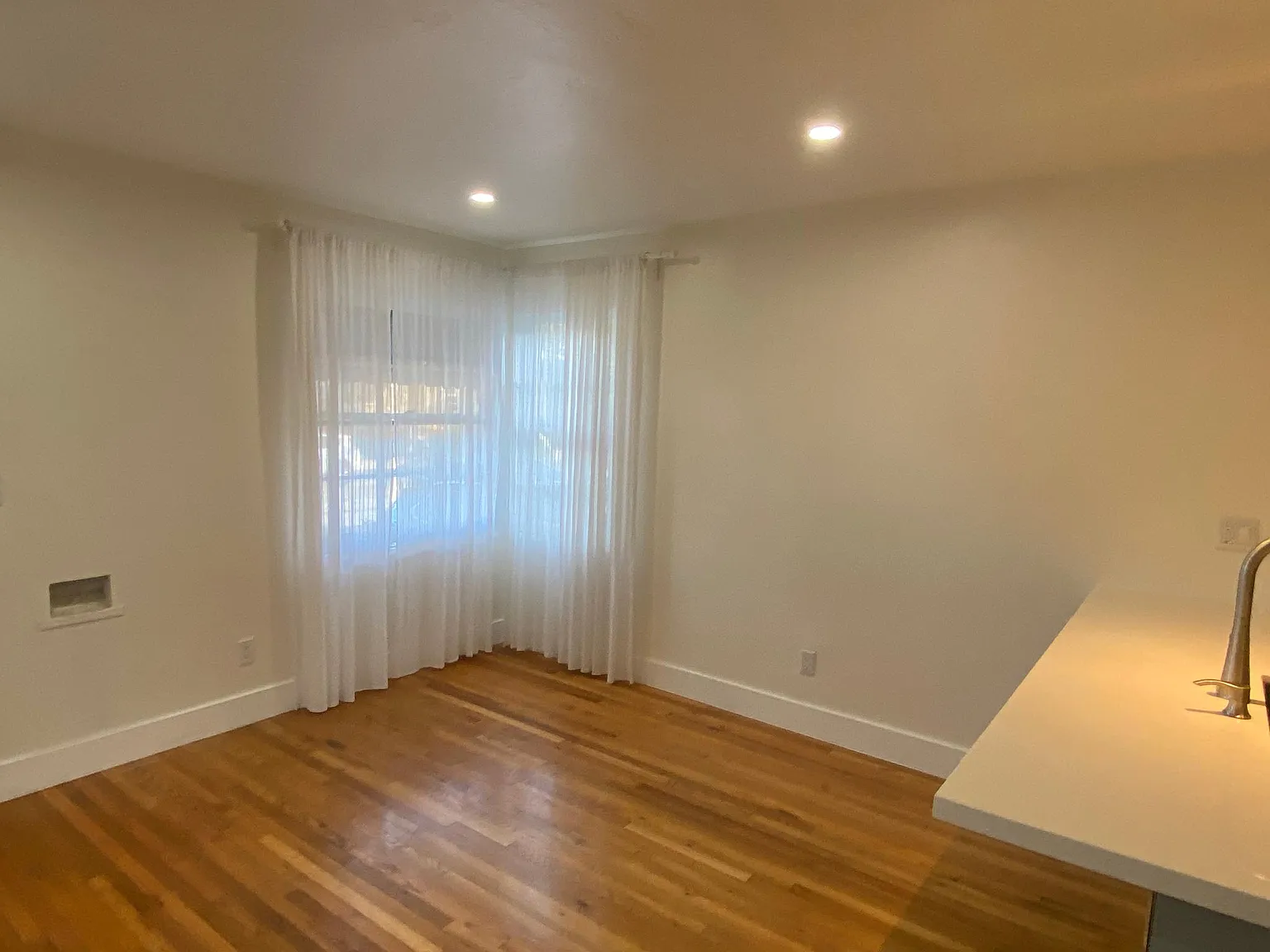 2234 Seaside St — Photo 3