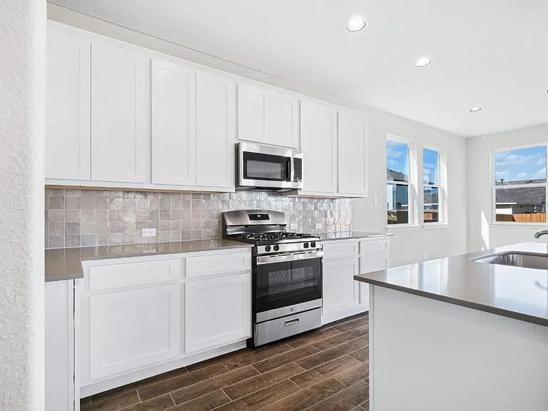 208 Stein Rd — Photo 13