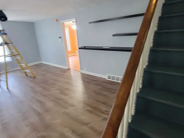 437 E Doty Ave — Photo 23