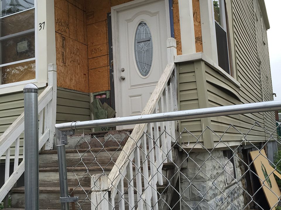 2nd image of 37 Lanark Ave