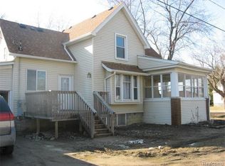 304 E Mill St, Capac, MI 48014