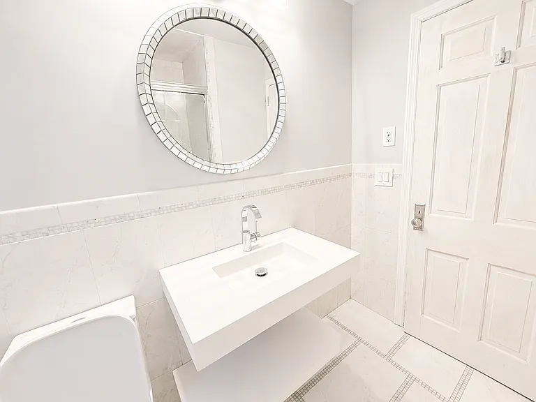 252 E Crescent Ave — Photo 14