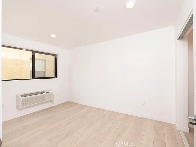2341 Sheridan St — Photo 2