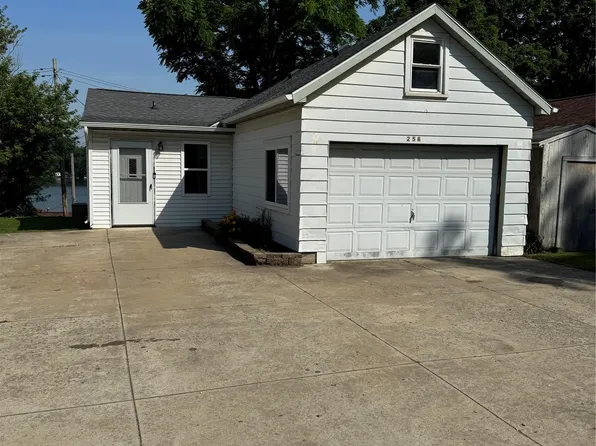 256 Oglethorpe Dr, Lapeer, MI 48446