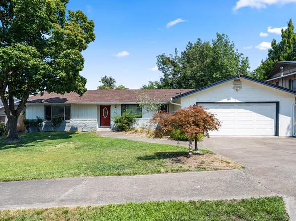 2041 Hybiscus St, Medford, OR 97504