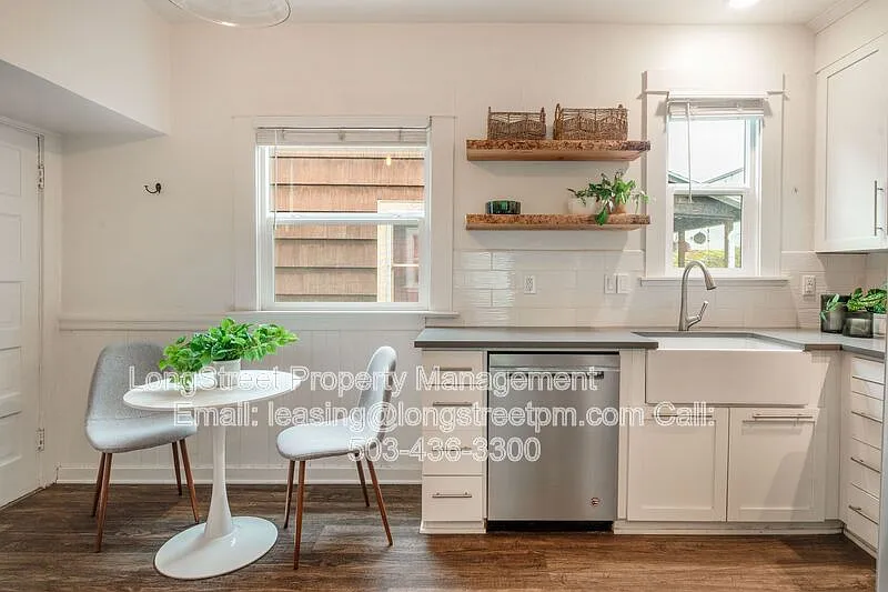 3 bed, 1.5 bath, 2000 sqft, $2,995 — Photo 4